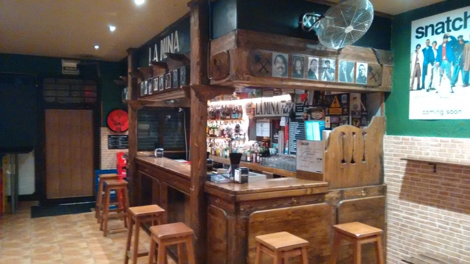 Interior y barra del antiguo local de La Mina
