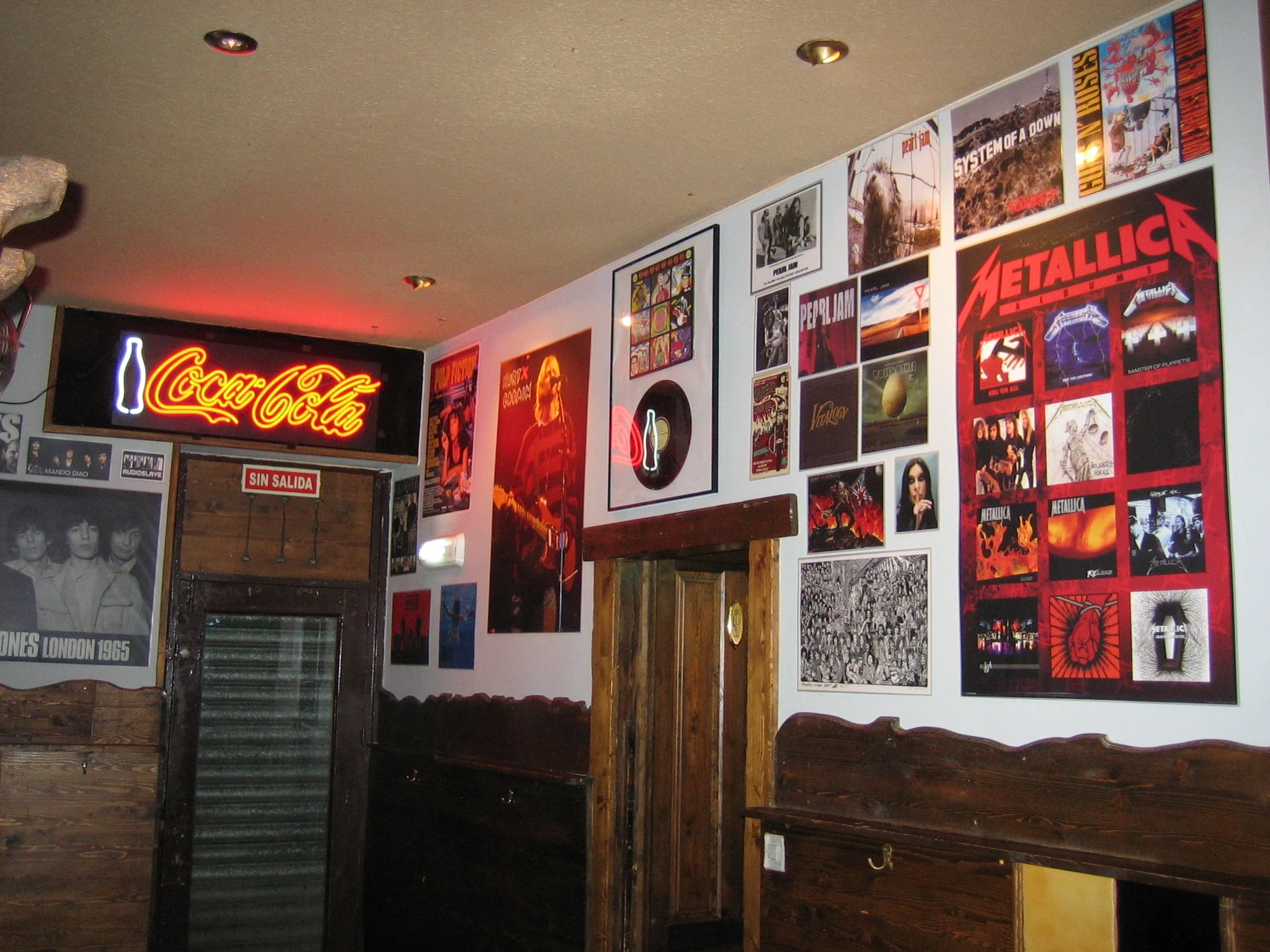 Decoración musical del antiguo local de La Mina